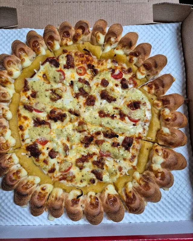 정갈하게 포장된 피자