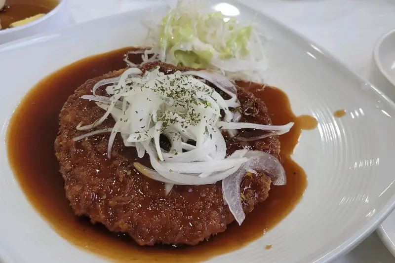 바삭하고 촉촉한 치즈돈까스