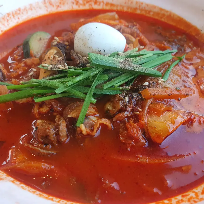 짬뽕과 함께 즐기는 시원한 단무지