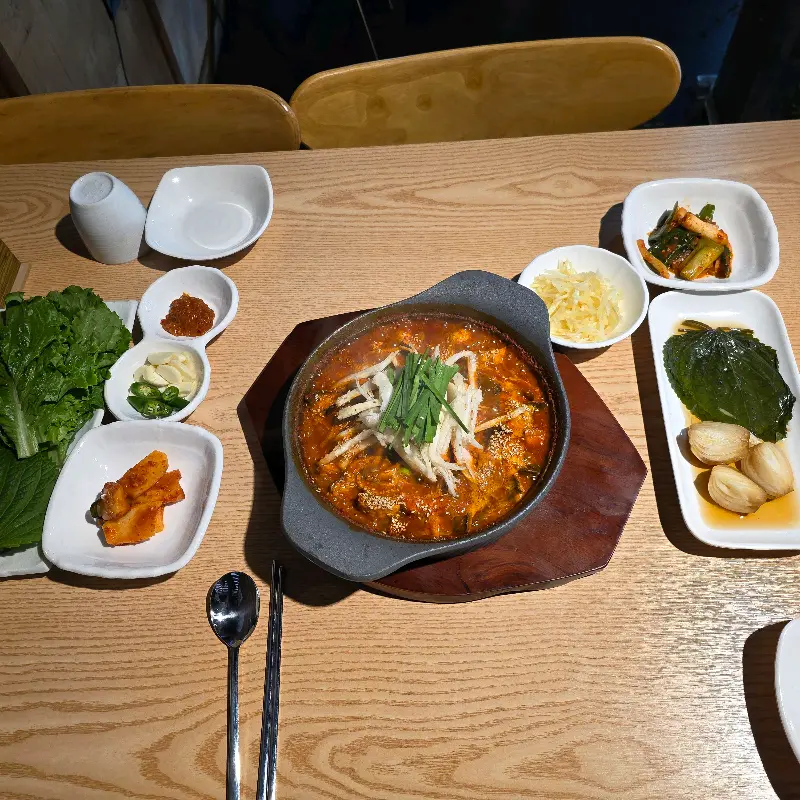 더덕장어구이와 밑반찬