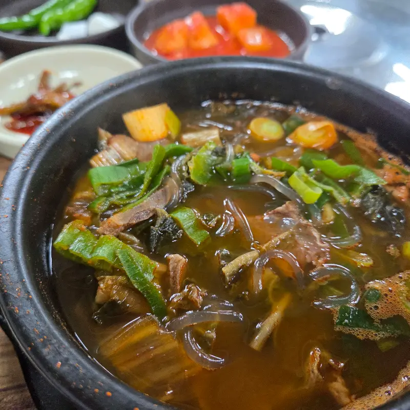 곱창집에서 제공된 곰탕