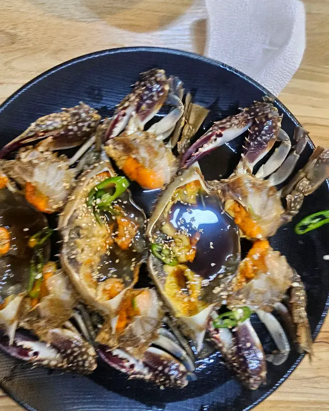 싱싱하고 꽉 찬 간장게장