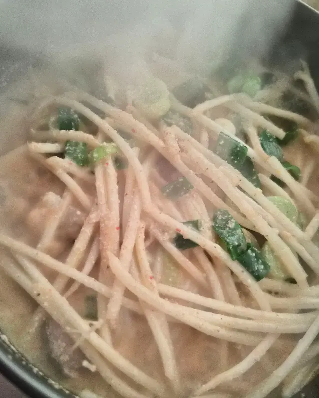 뽀얀 들깨 국물의 아구탕