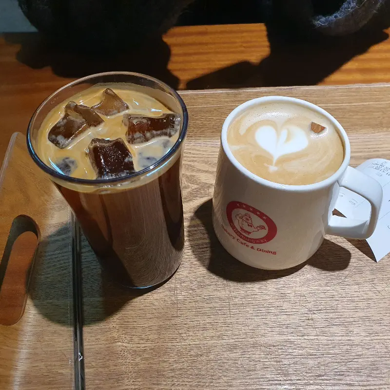 아이스 아메리카노와 카페 라떼