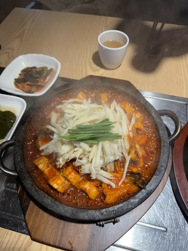 더덕장어구이 전체샷