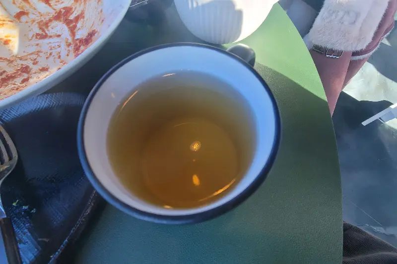 샤슬릭에서 제공하는 따뜻한 차