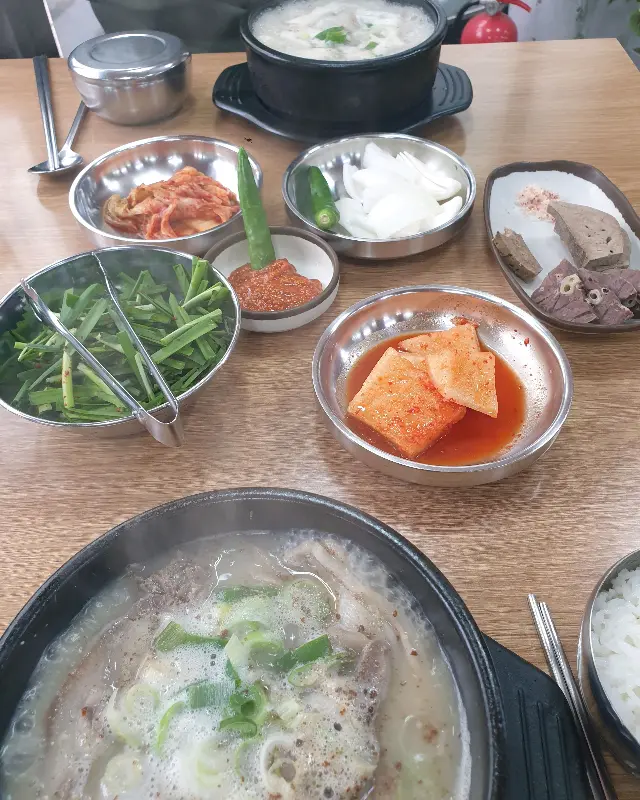 다양한 곁들임 반찬들