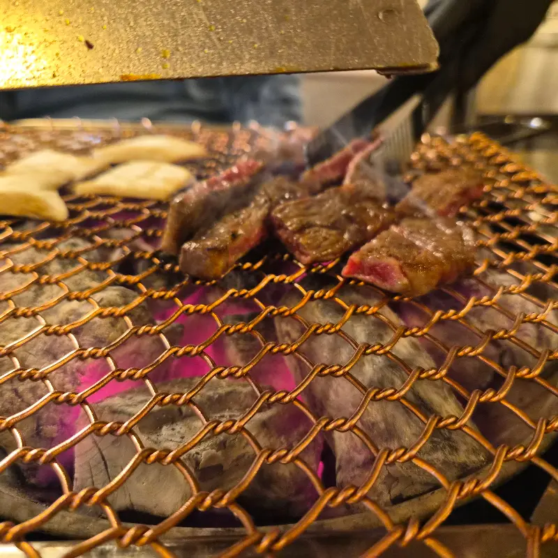 숯불 향이 가득한 볶음밥