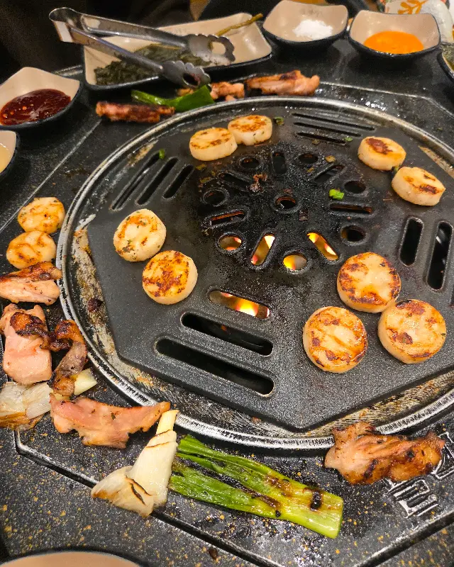 푸짐한 양의 닭갈비