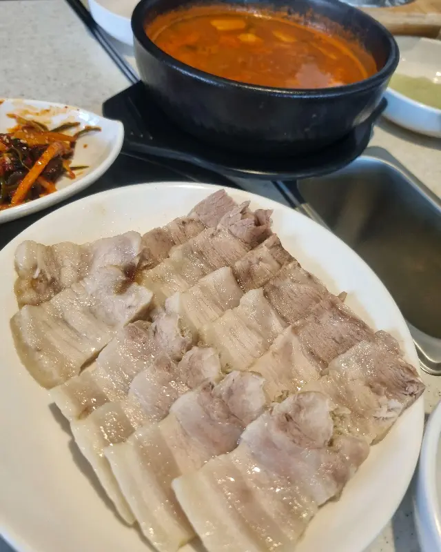 수육과 찌개