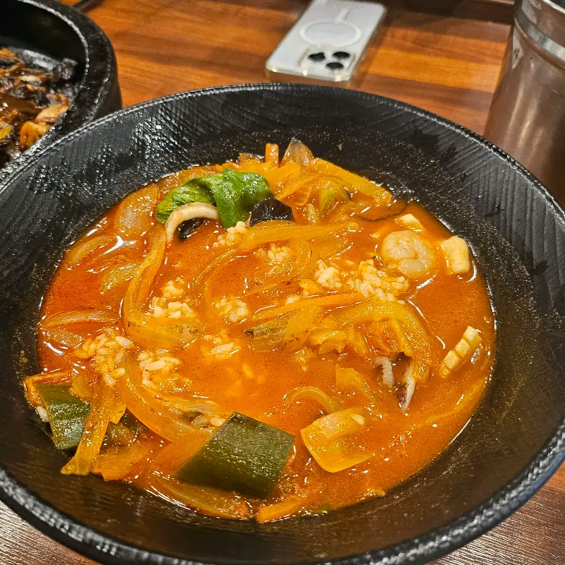 푸짐한 삼선짬뽕