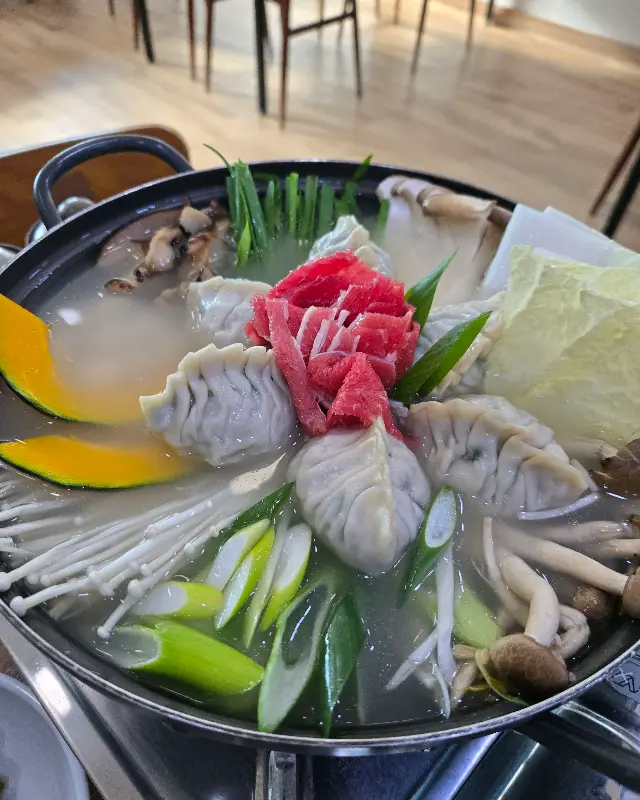 푸짐한 만두 전골