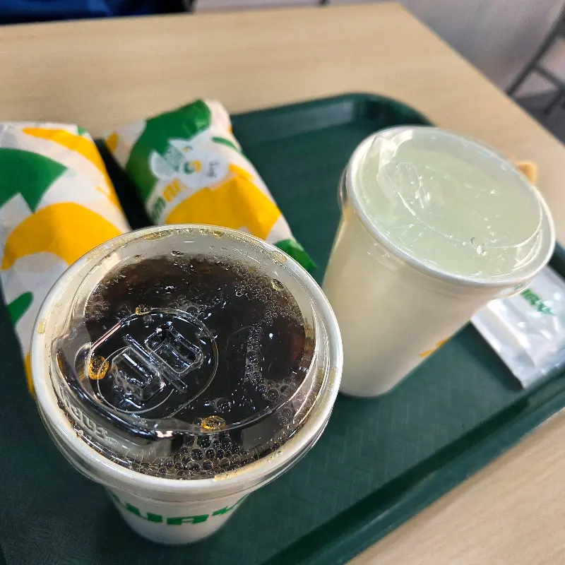 샌드위치와 음료