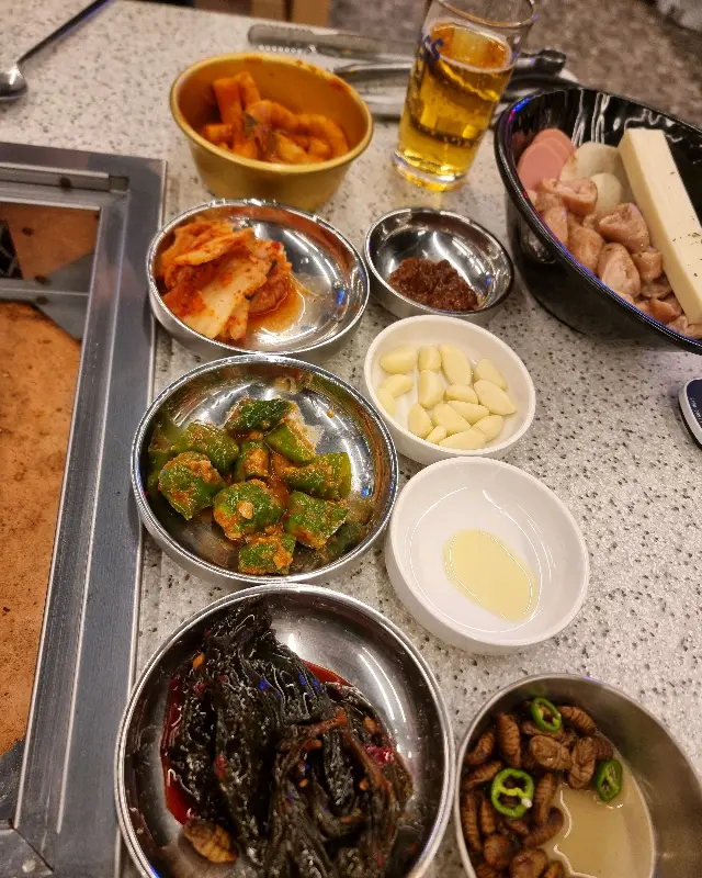 불판 위에서 구워지는 막창