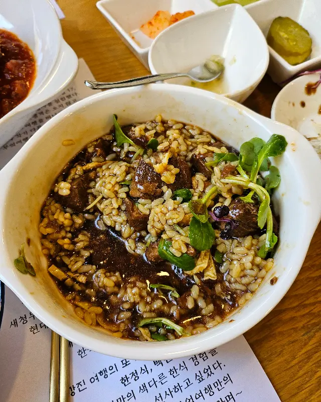 독특한 비주얼의 돈찜덮밥