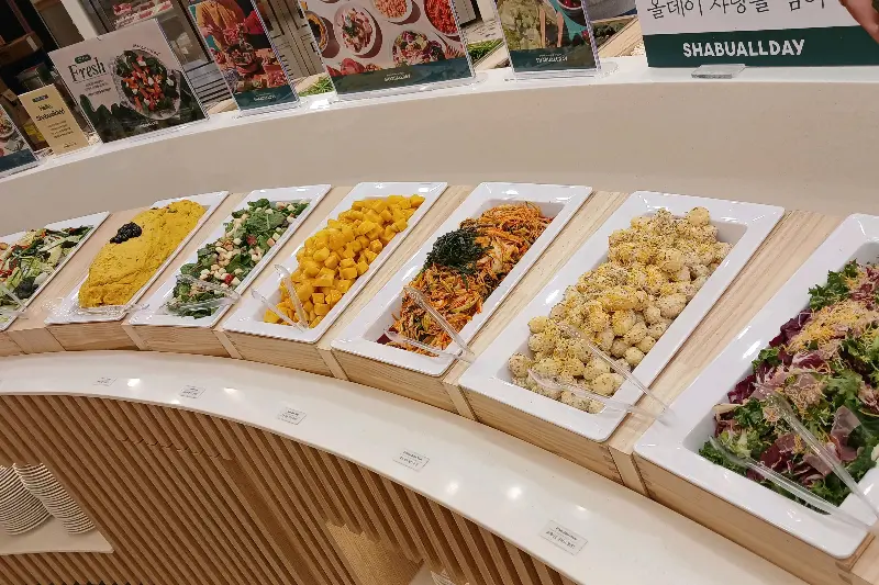 다채로운 샐러드바 메뉴