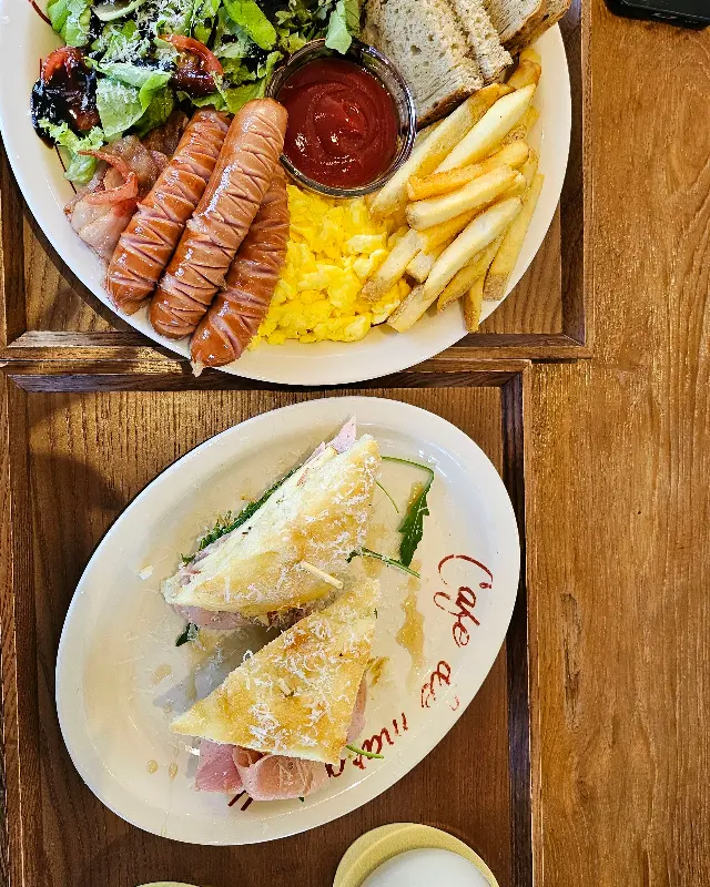 잉글리쉬 블랙퍼스트와 샌드위치