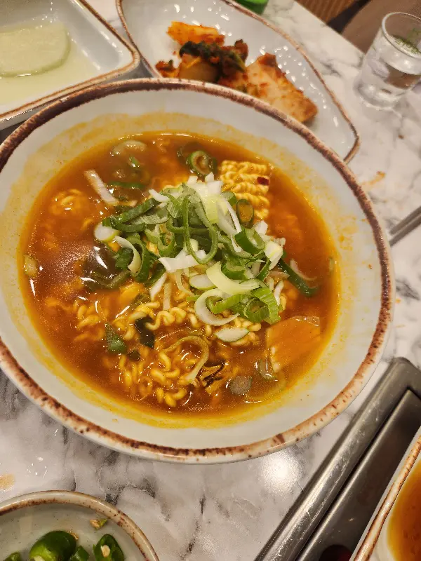 얼큰한 라면 한 그릇
