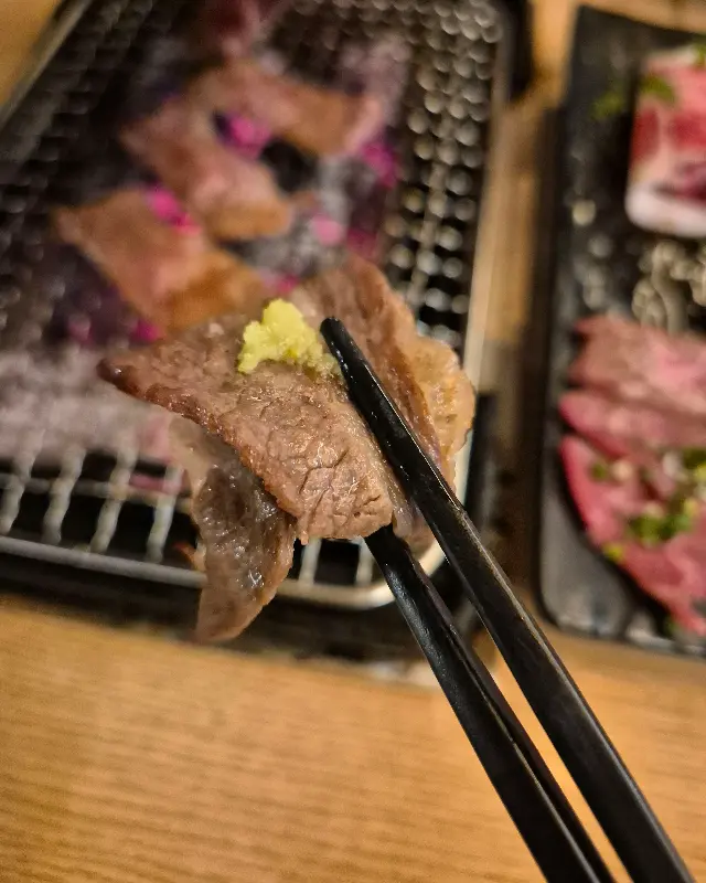 맛있게 익은 야끼니꾸 한 점