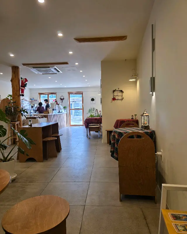 카페 내부 전경