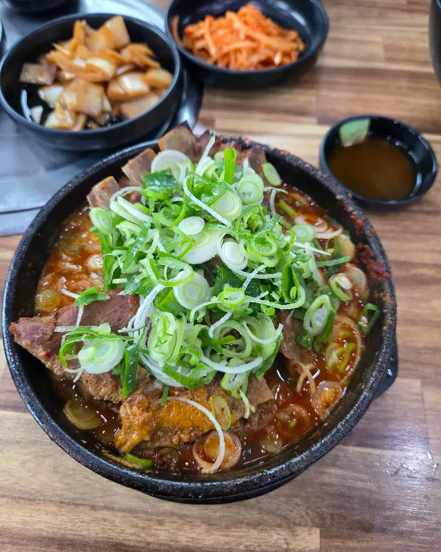 뼈해장국 한상 차림