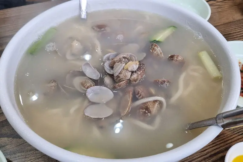 바지락칼국수 전체샷