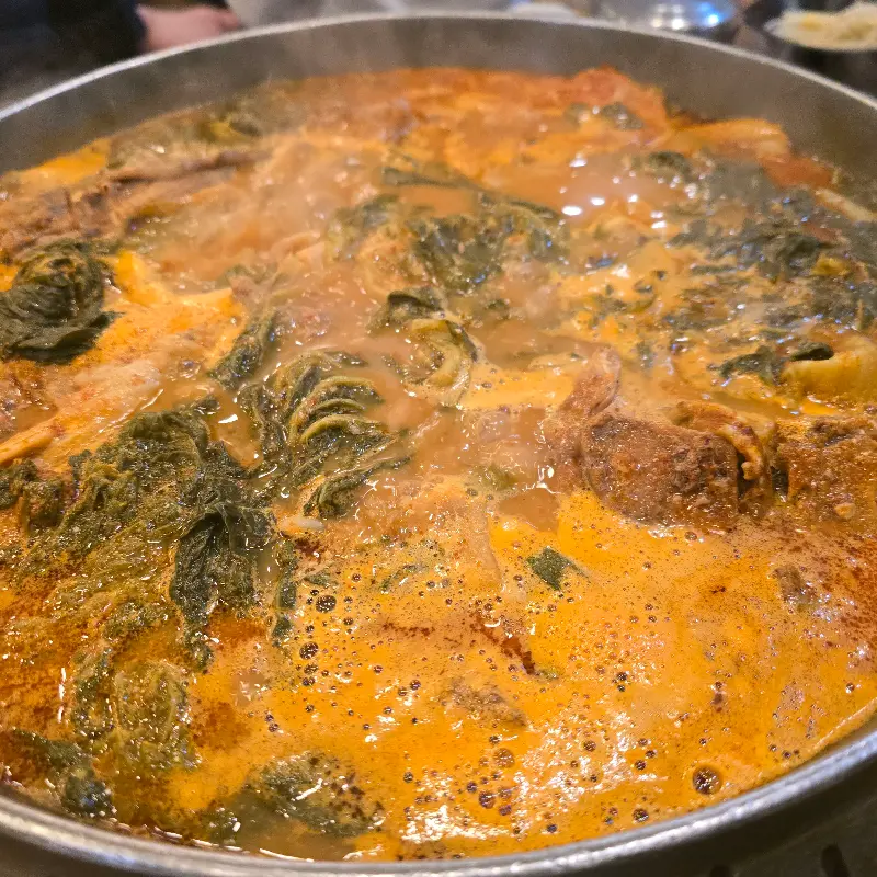 보글보글 끓는 감자탕