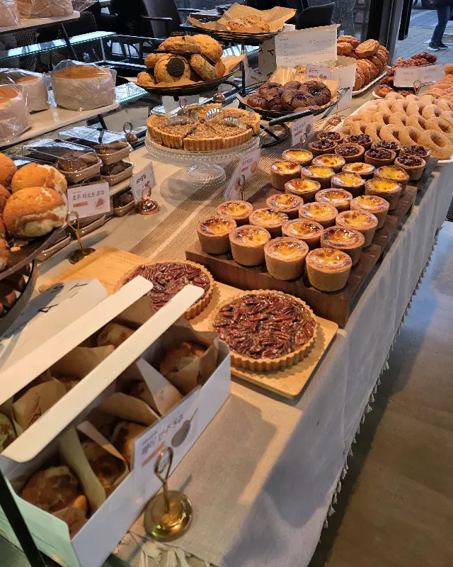 다양한 빵들의 모습