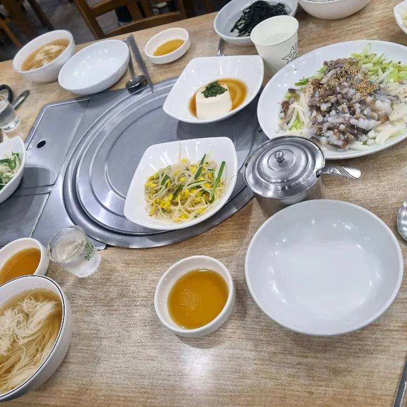 착한낙지 테이블