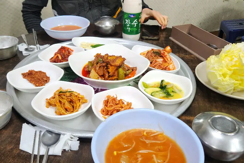 푸짐한 백반 한상