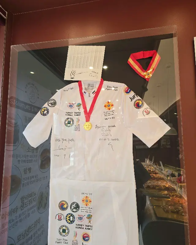 사장님의 제과복과 메달