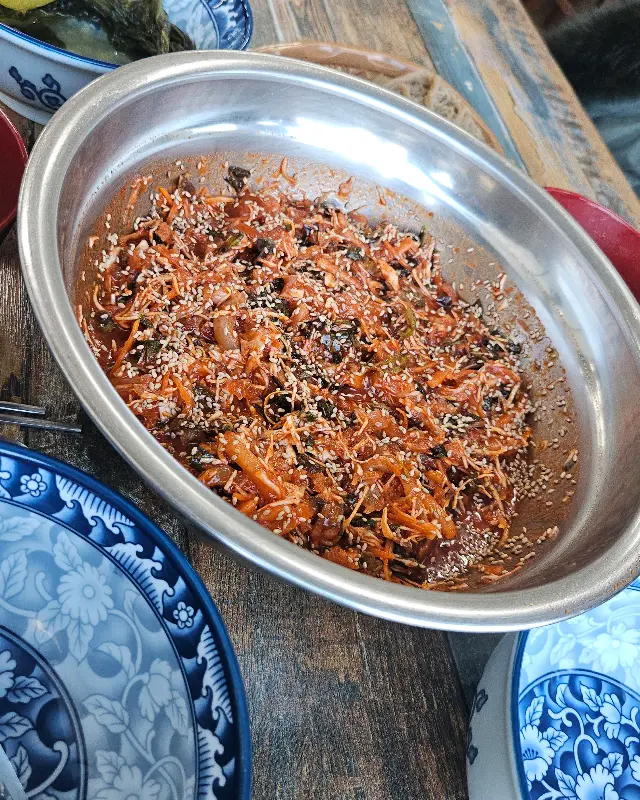 싱싱한 재료가 가득한 물회