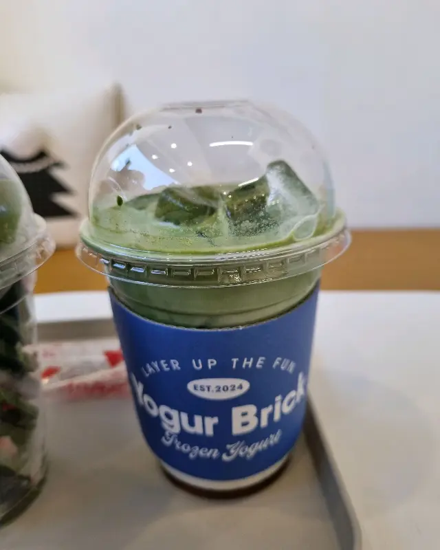 요거트 아이스크림과 말차라떼