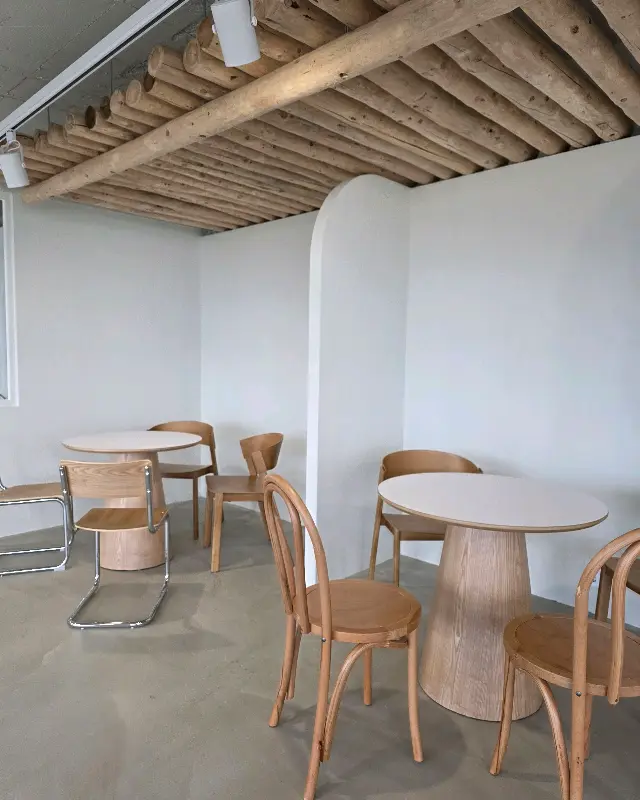 하조대커피 낙산점 내부 인테리어