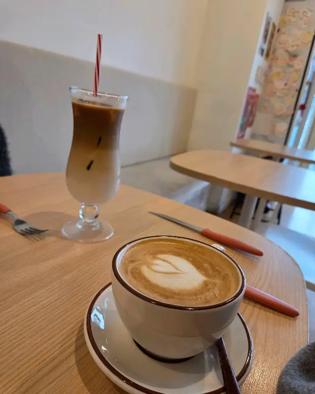 아늑한 분위기 속 커피 한 잔의 여유