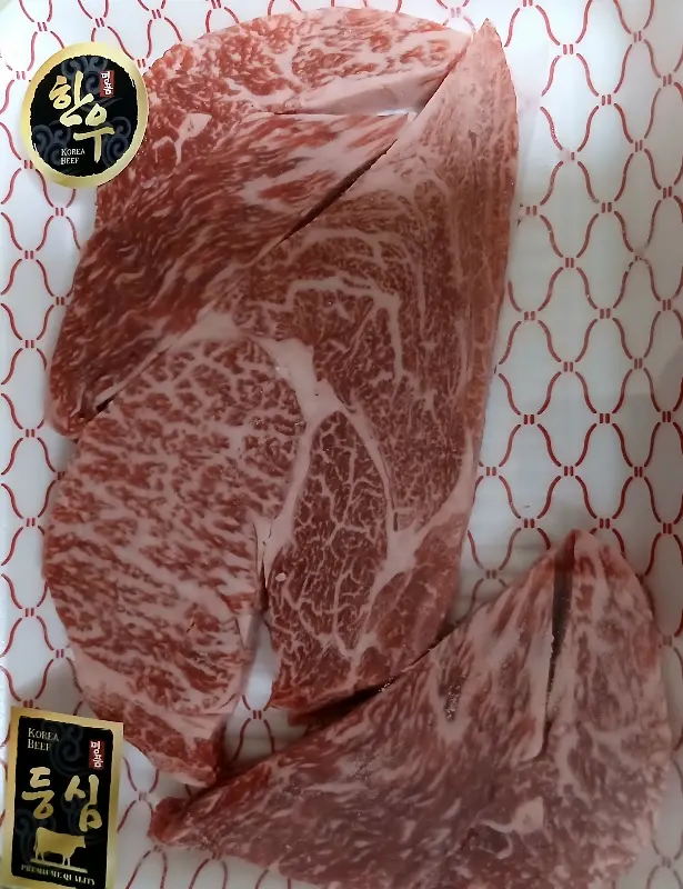 선명한 마블링이 돋보이는 등심