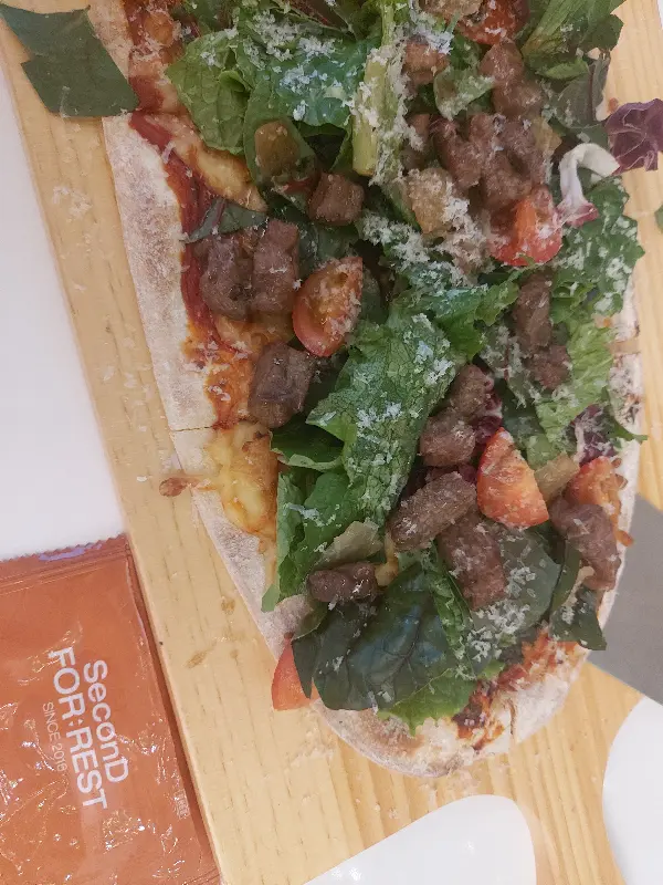 스테이크 샐러드 피자