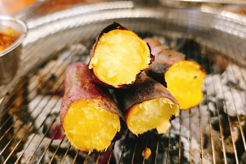 후식으로 제공되는 군고구마