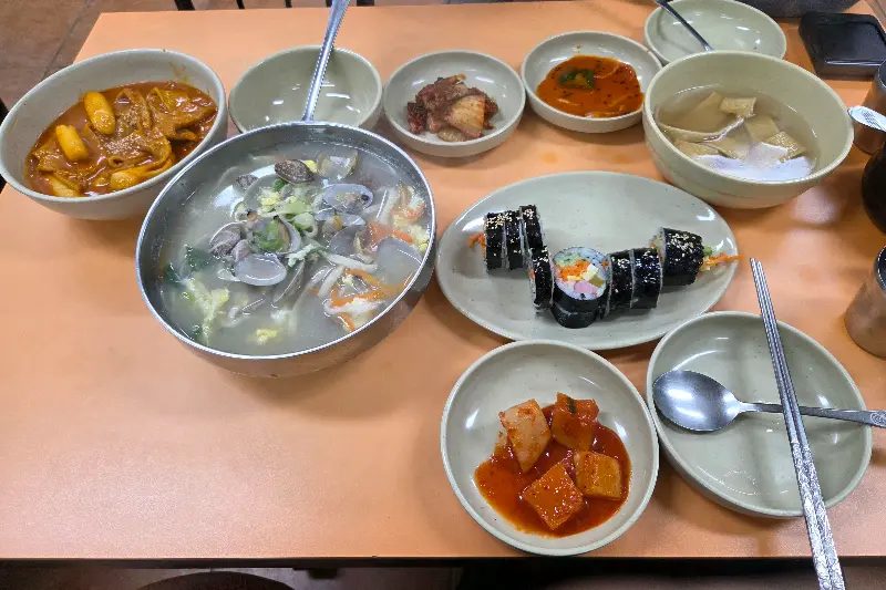 영광분식 푸짐한 한상차림