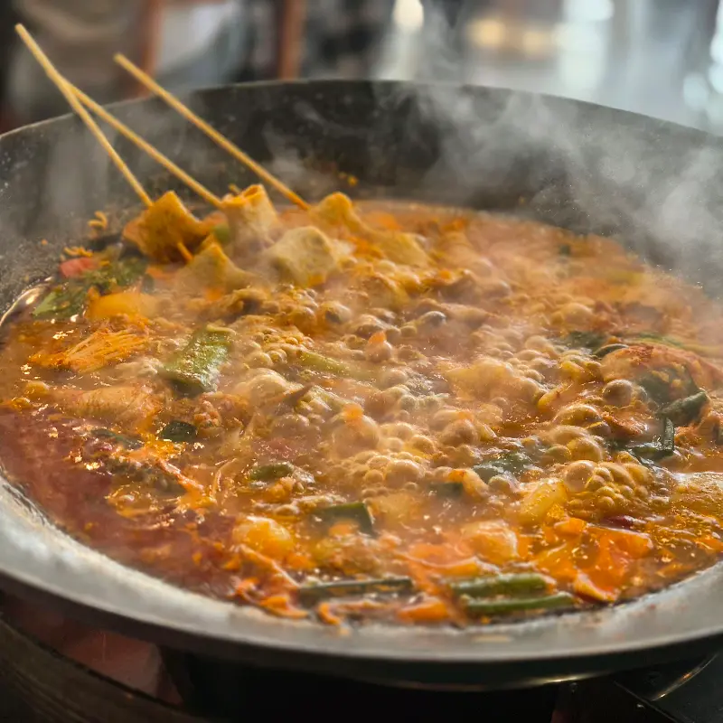 닭볶음탕과 어묵꼬치