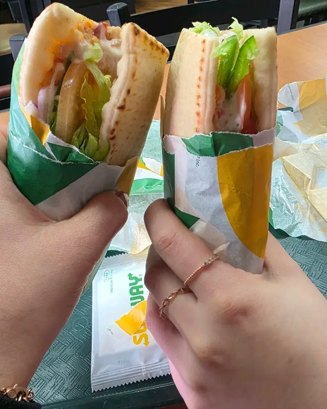 두 개의 샌드위치