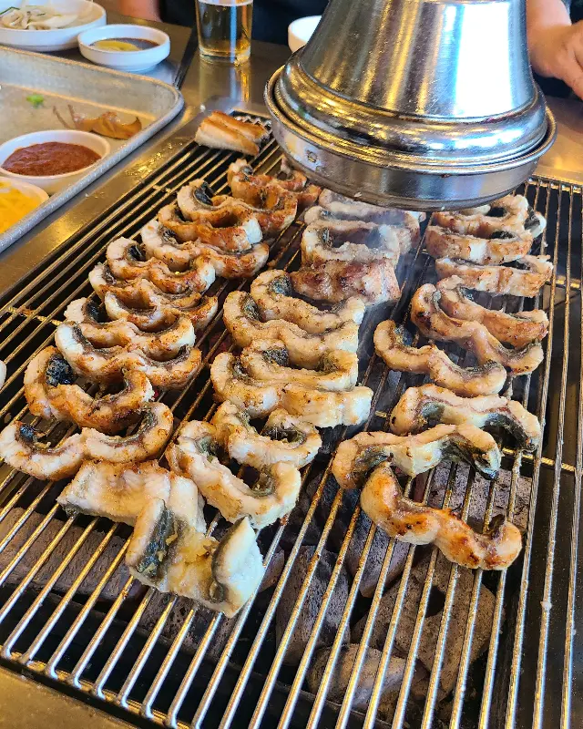 노릇하게 구워진 장어