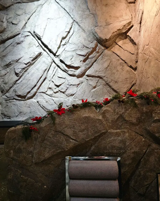 동굴 컨셉의 벽면