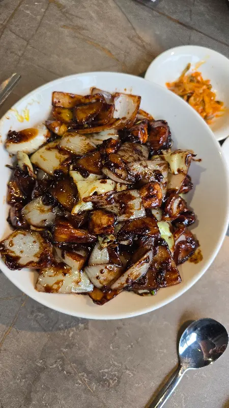 윤기가 좌르르 흐르는 간짜장