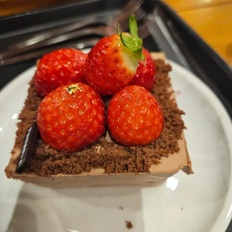 스트로베리 초콜릿 생크림 케이크