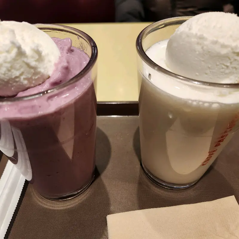 아이스크림이 올라간 음료