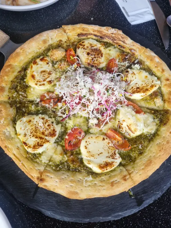 바질 마스카포네 피자