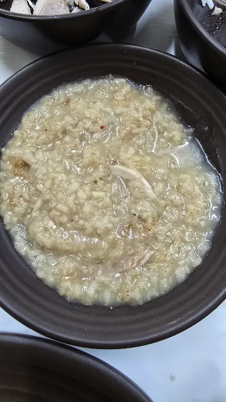 푸짐한 누룽지 삼계탕