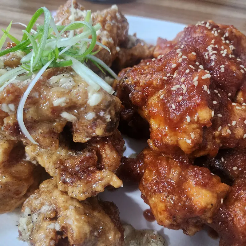 마늘닭과 양념치킨