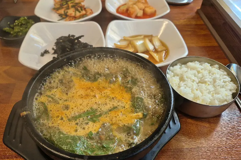 추어탕과 밑반찬